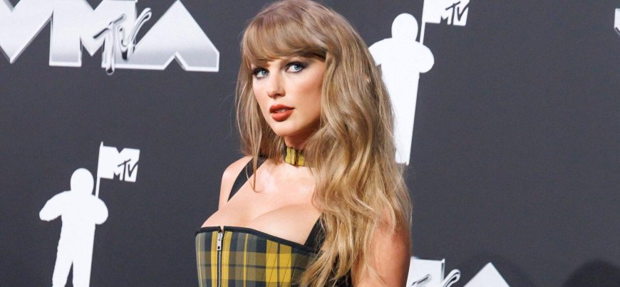 Taylor Swift Switches Up Her Look And Swifties Are Losing It