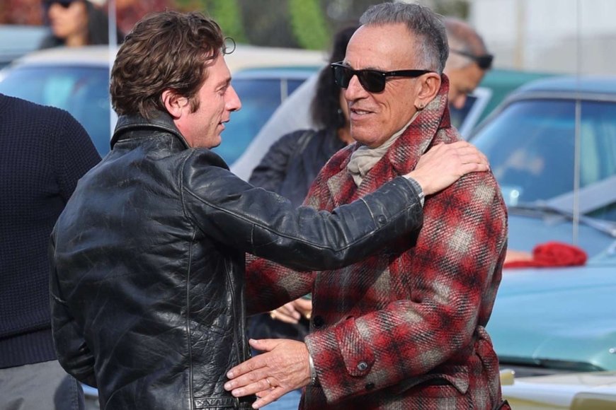 Bruce Springsteen Visits Jeremy Allen White on Set, Plus Keanu Reeves, Zoey Deutch, Gisele Bündchen and More