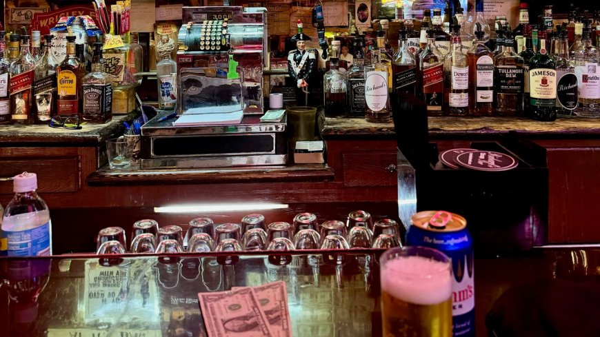 Smoking Indoors at an Infamous Chicago Bar on Election Night