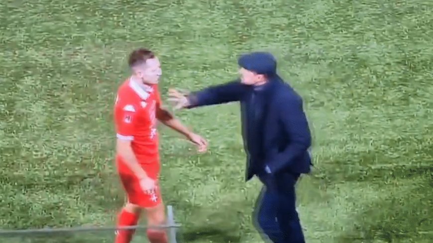 ‘I was right’ – Furious ex-EFL manager bizarrely grapples with his own player after red card in Serie C game