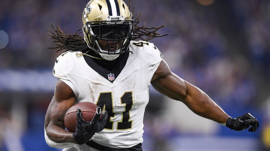 ‘Guys will follow behind him‘ – Alvin Kamara runs into pantheon of New Orleans legends as last man standing of all-world 2017 draft class