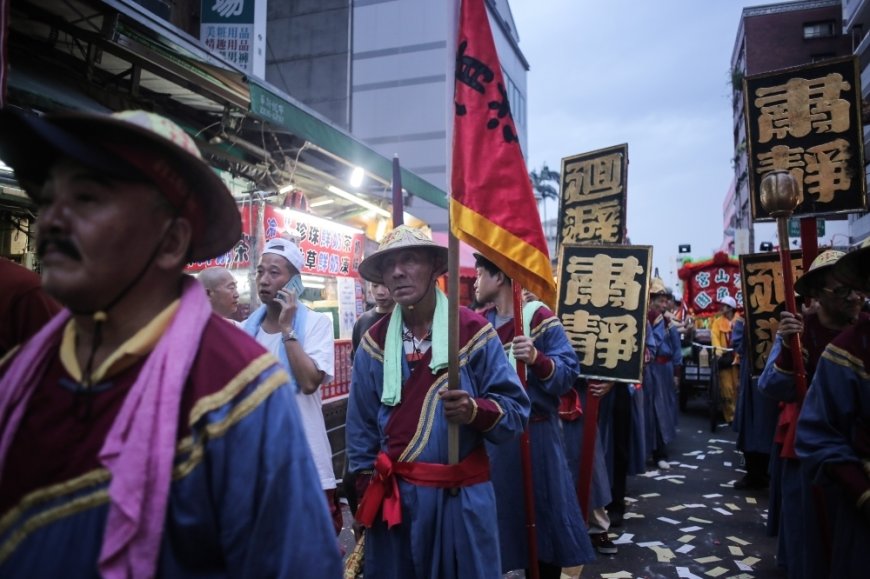 【艋舺大拜拜】青山祭暗訪夜巡 「真人藝閣車」出動　高維安戒備防滋事鬥毆