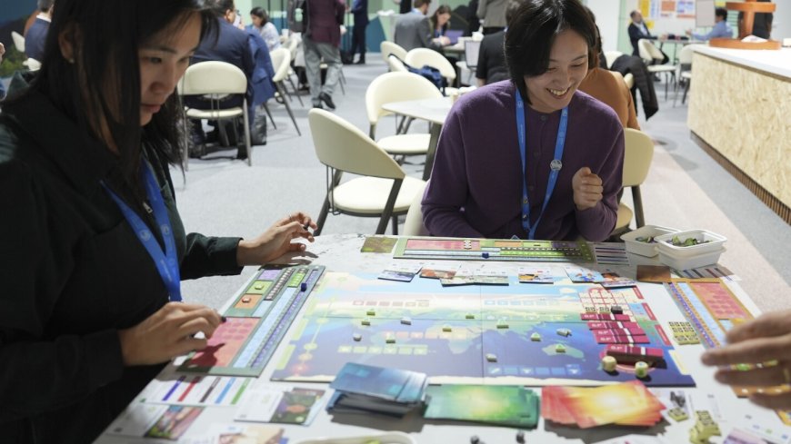 In a board game, climate experts work to save the world, which diplomats at COP29 try in real life