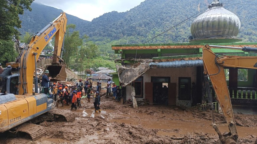 Landslide and flash floods hit Indonesia’s Sumatra island, leaving 16 dead and 6 missing