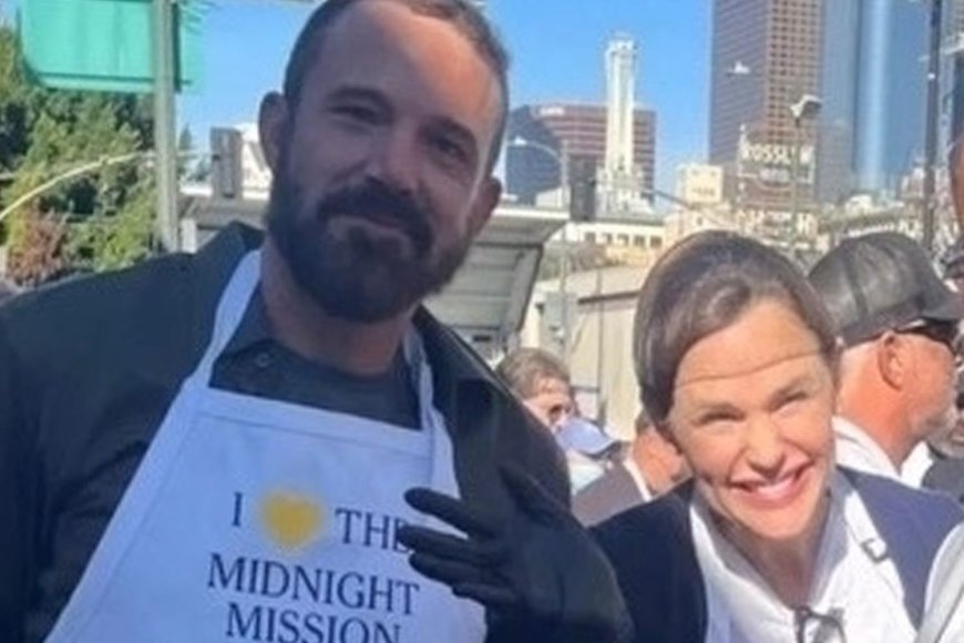 Ben Affleck and Jennifer Garner Spend Thanksgiving with Their Kids at Event to Help Feed the Homeless