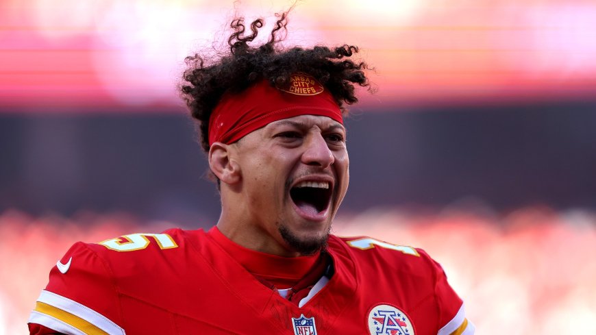 ‘Legend of the game’ – Patrick Mahomes sweeps aside Kansas City issues to set new Chiefs record but Travis Kelce must wait