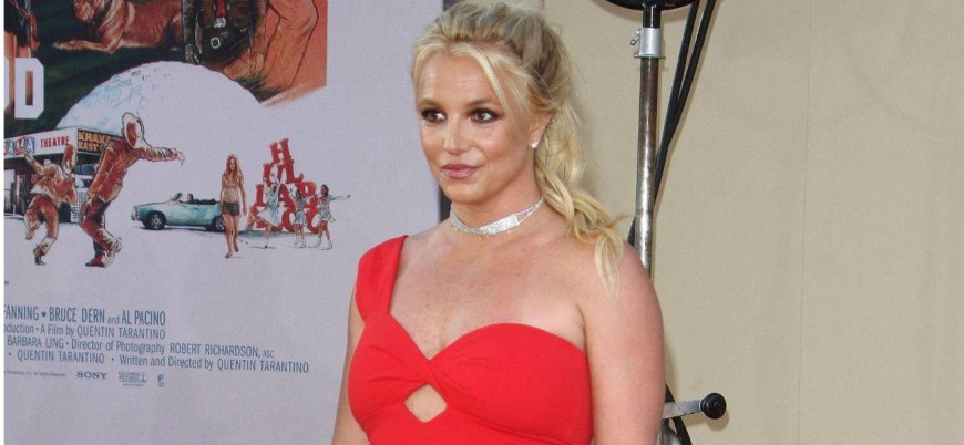 Britney Spears Says She's 5 Years Old And 'Moving To Mexico' In Recent Instagram Posts