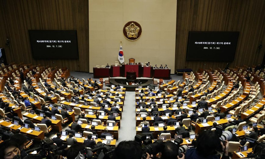 韓國執政黨議員集體離席、場外民眾高喊「叛徒」，國會彈劾尹錫悅案恐無法通過門檻