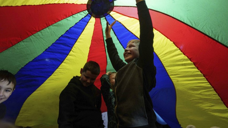 'Reindeer' volunteers bring holiday magic to Ukrainian children living on the frontlines