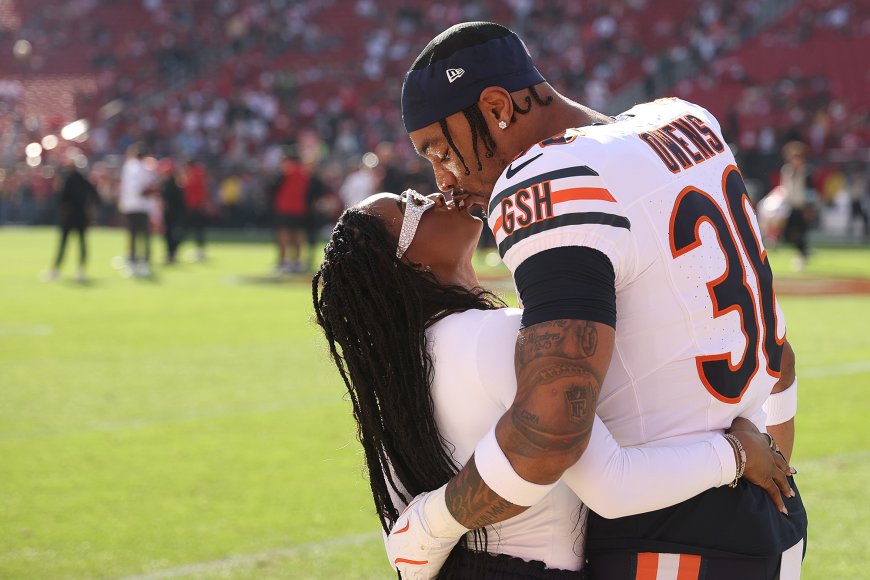 Simone Biles and Husband Jonathan Owens Pack on the PDA at Bears Away Game