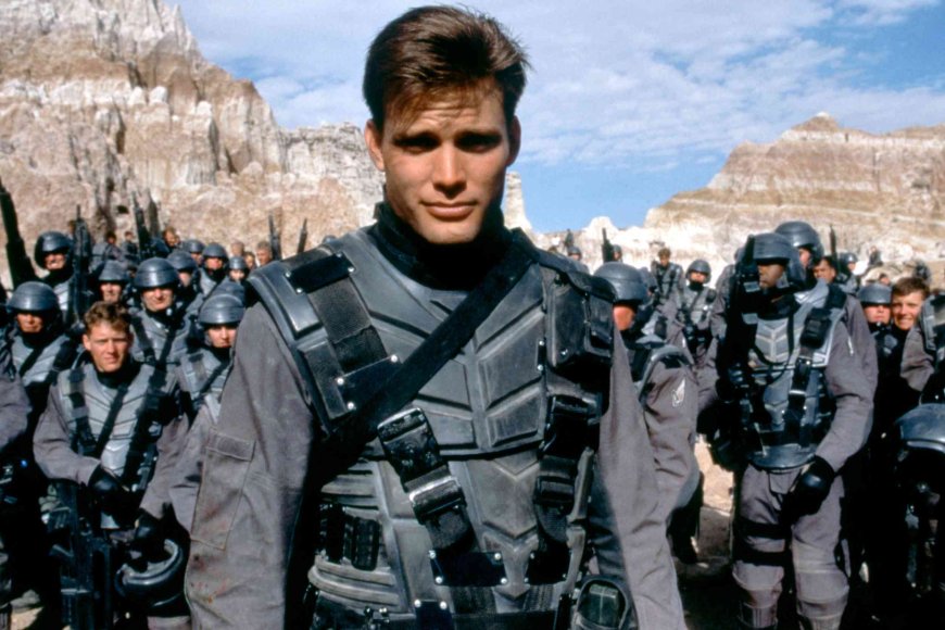 Casper Van Dien Dishes on “Starship Troopers'” Naked Shower Scene, Explains Why the Director Stripped Down Too (Exclusive)