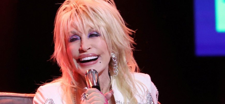 Dolly Parton Reveals Her Favorite Christmas Songs