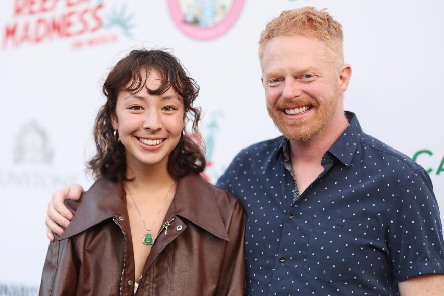 Jesse Tyler Ferguson Jokes 'Modern Family' Daughter Sends Him to 'Voicemail'