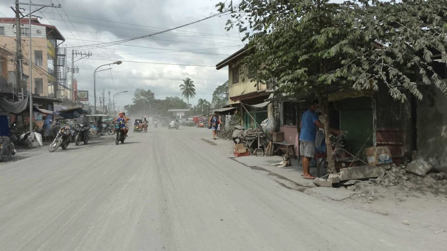 Mass evacuation of Philippine villages underway after a brief but major volcanic eruption