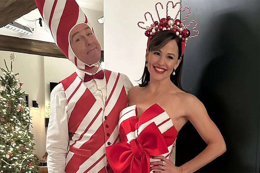 Jennifer Garner Wears Candy Cane-Inspired Outfit in Throwback Photo Ahead of the Christmas Holidays