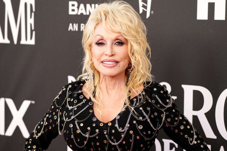 Dolly Parton Says She’s a ‘Holly Dolly Christmas Girl’ as She Reveals Her All-Out Holiday Style: ‘My Hair Lights Up'