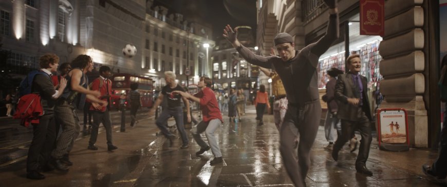 How ‘Better Man’s’ ‘Rock DJ’ Dance Number Brought Together 500 Extras and a CG Monkey on a Busy London Street (EXCLUSIVE)