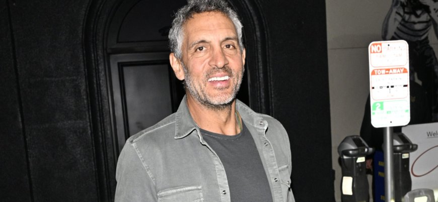 Mauricio Umansky Seen In Aspen Kissing A Blonde