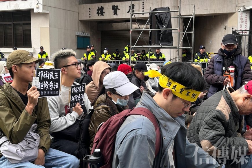 立法院內外皆爆衝突   朱立倫：民進黨當家鬧事讓民主嚴重倒退