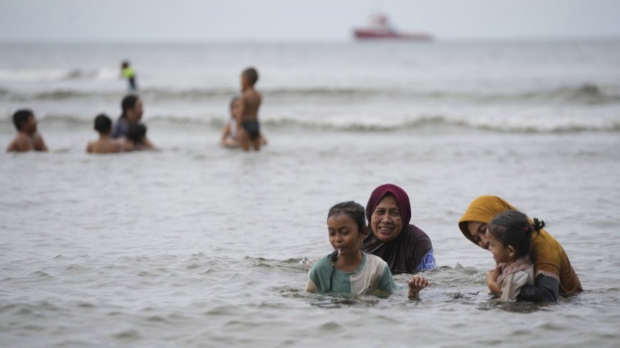 Indonesians mark 2 decades since the tragic tsunami that killed hundreds of thousands