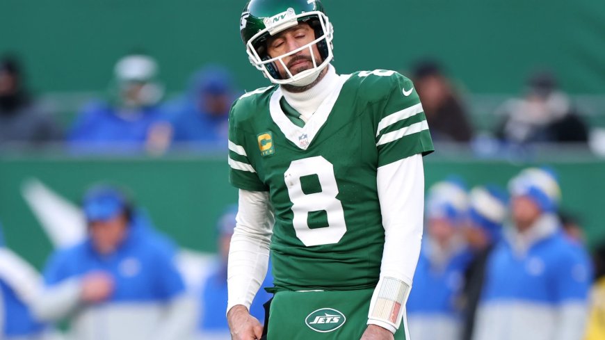 Aaron Rodgers sends warning to Jets teammates after New York make unwanted history against LA Rams