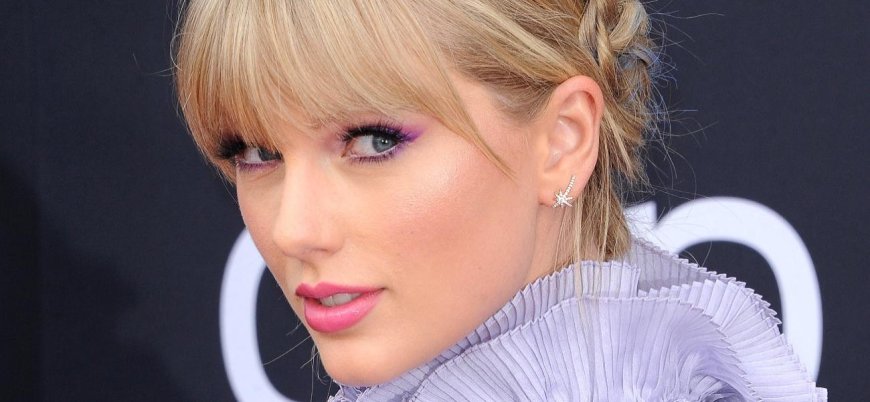 Taylor Swift Surprises Fan With A Sentimental Gift During Children's Hospital Visit