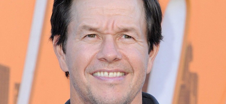 Fans Say Mark Wahlberg Is A 'Warrior' For His Post-Christmas Stunt