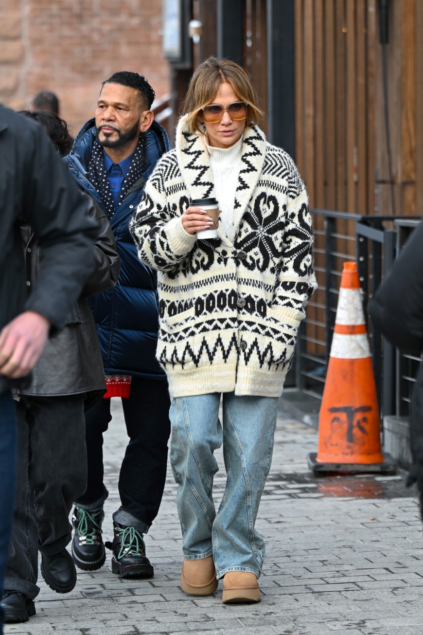 Jennifer Lopez Owns Multiple Versions of This Winter Boot — And Her Latest Pair Is 36% Off