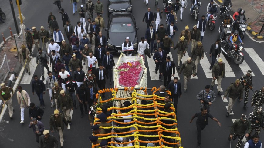 Former Indian Prime Minister Manmohan Singh, who instituted economic reforms, cremated in New Delhi