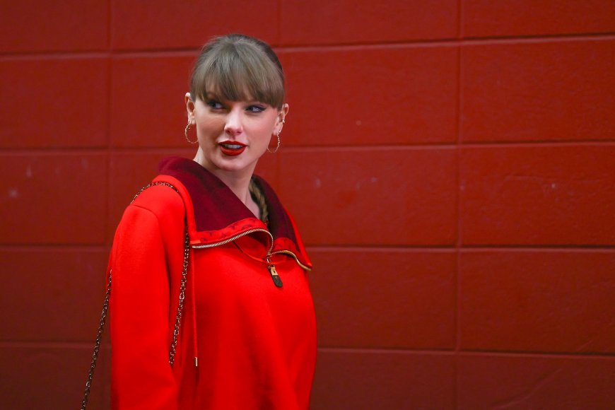 Attendee at Chiefs vs. Steelers Game Addresses Taylor Swift Comparison