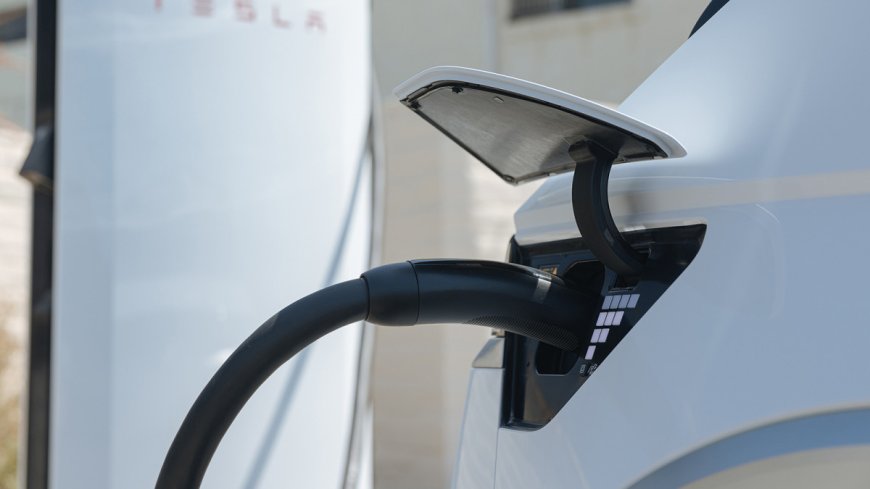 Hyundai offers free adapters for Tesla Supercharger network