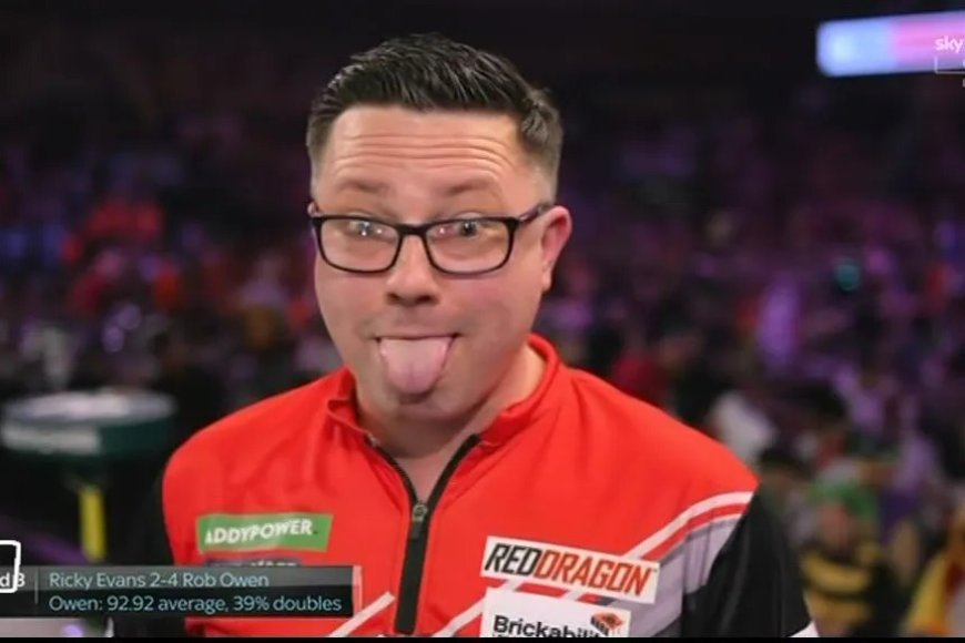 ‘Now I keep my tour card’ – Darts star taunts booing fans in incredible interview after win