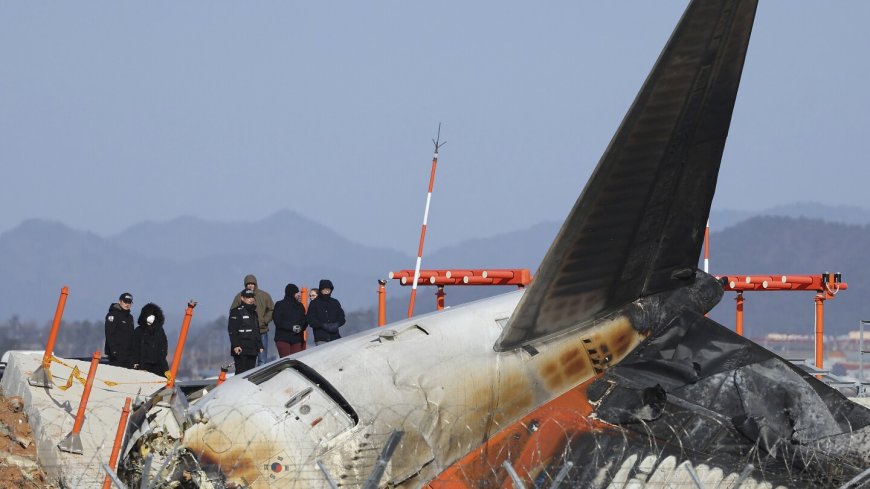 US and Boeing investigators examine the site of a deadly South Korean plane crash