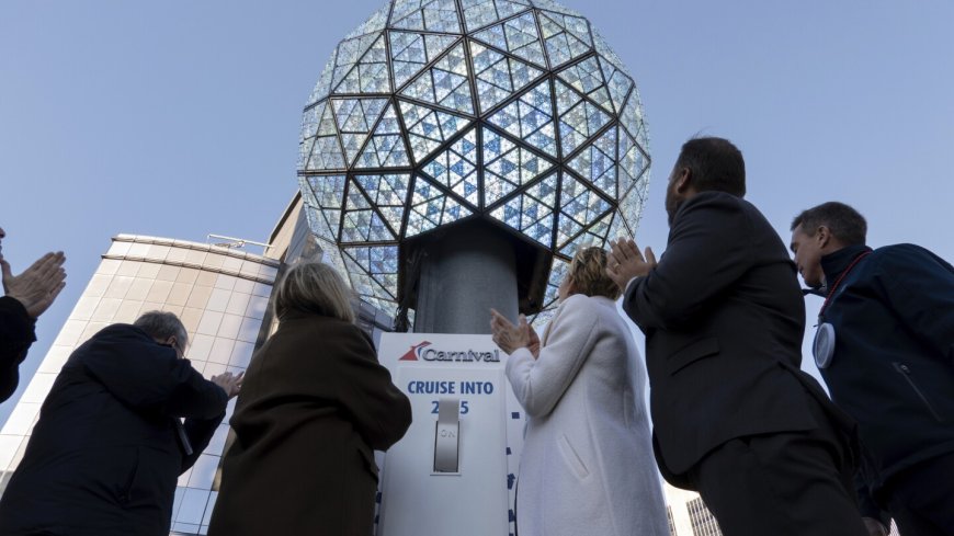 Times Square ball takes final test for New Year's Eve