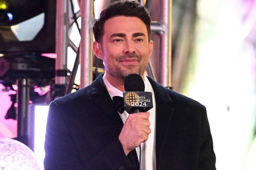 Jonathan Bennett's Favorite Part of New Year's Eve in N.Y.C. Involves a Little-Known Fact About the Confetti (Exclusive)