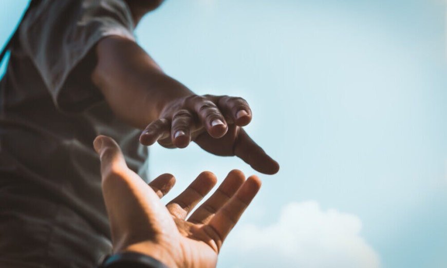 《利他衝動》：為什麼人類利他行為有強烈的性別差異，大多數都更傾向於女性？