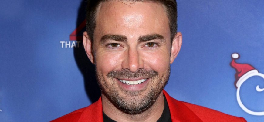 Jonathan Bennett Spills A Fun Fact About New Year's Eve Confetti