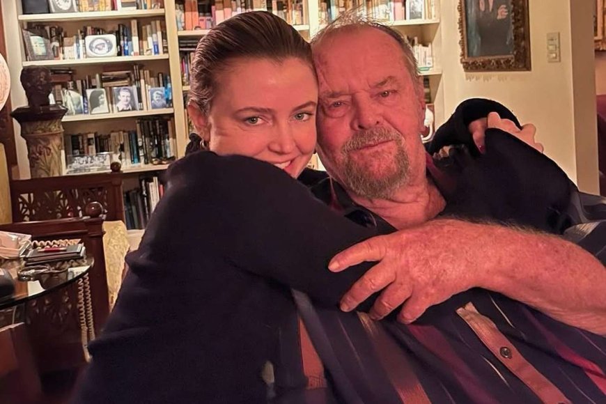 Jack Nicholson, 87, Seen in Rare Photo While Sharing a Holiday Hug with Daughter Lorraine