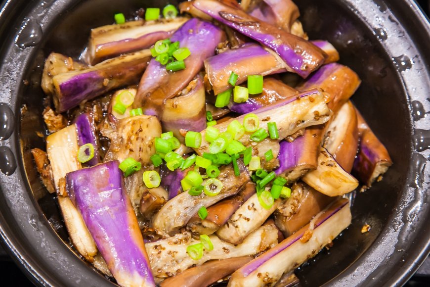 Salted Fish Eggplant Stew (咸鱼茄子煲)