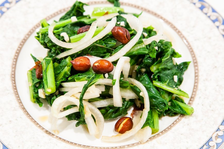 Daikon Radish Leaves (Greens) Salad (凉拌白萝卜樱子)