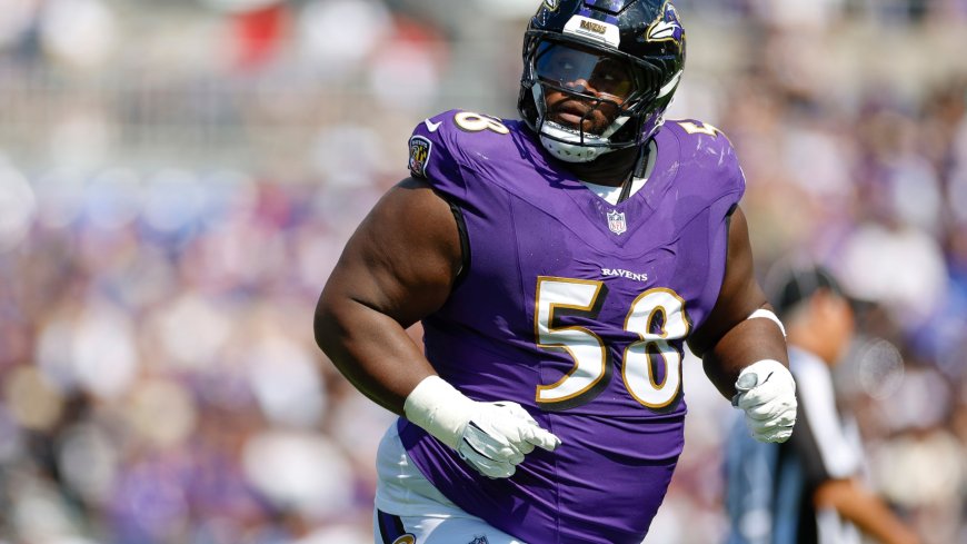 350+ pound defensive lineman makes jaw-dropping play in the open field, delivers Ravens division title