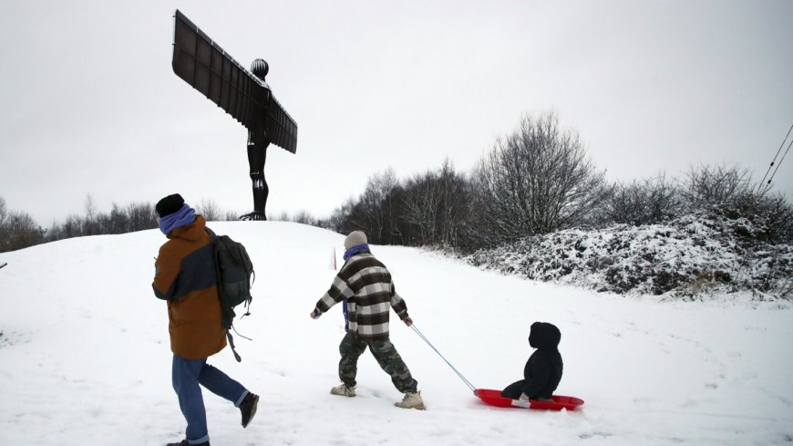 Heavy snow brings widespread disruption across the UK