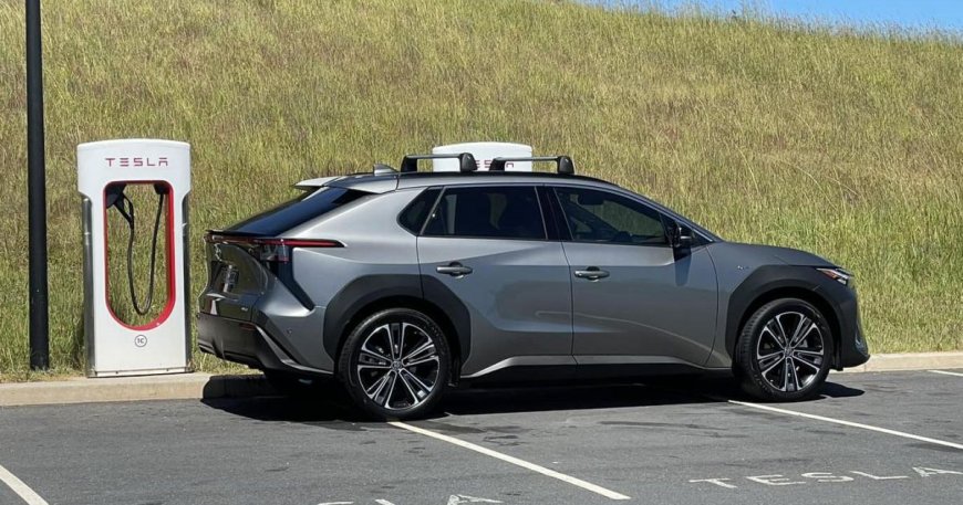 “Can’t park there mate!” Toyota EV owner risks fine by blocking Tesla charger