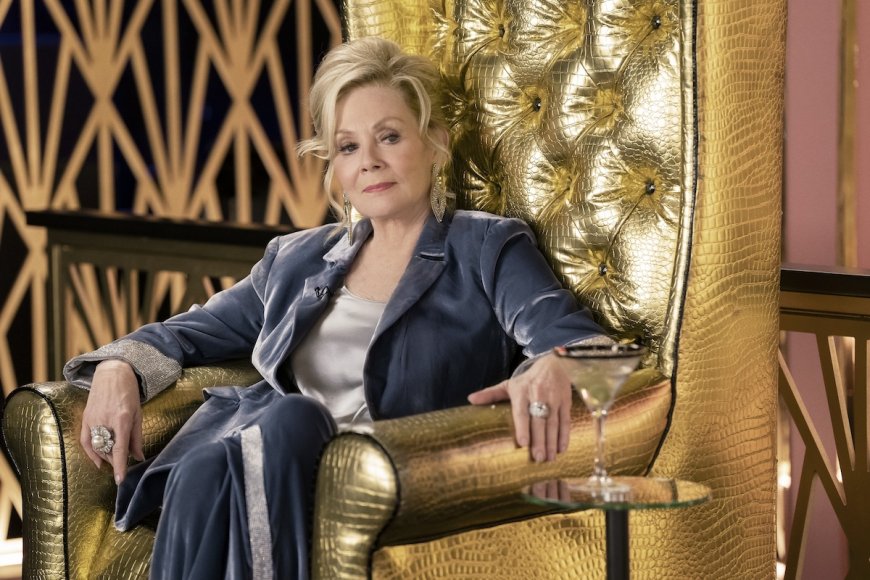 Jean Smart Urges TV Networks Not to Air Hollywood Award Shows and Instead Donate the Revenue to Fire Victims and First Responders