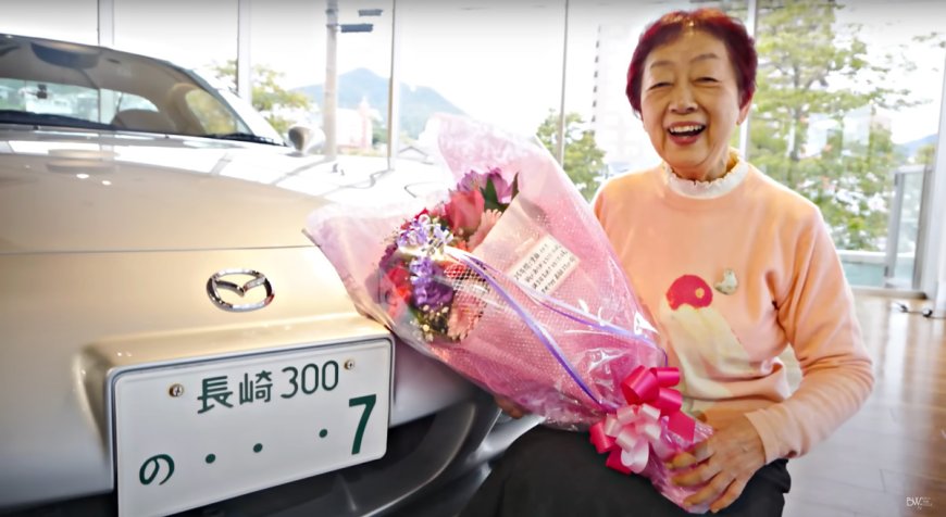 Japanese woman returns beloved RX-7 to Mazda after 25 years