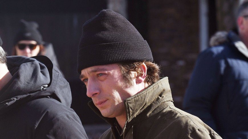 Jeremy Allen White Bundled Up in a Rare, Boss-Level Filson Jacket