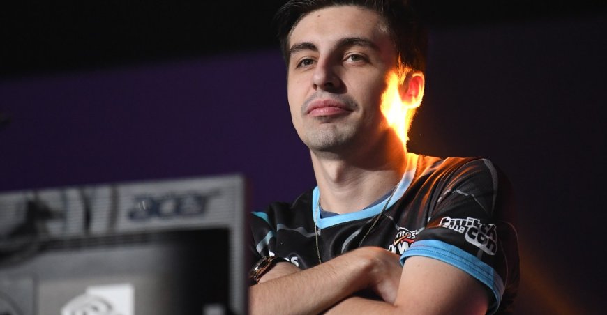 Twitch streamer Shroud honors his late father in a month-long charity event