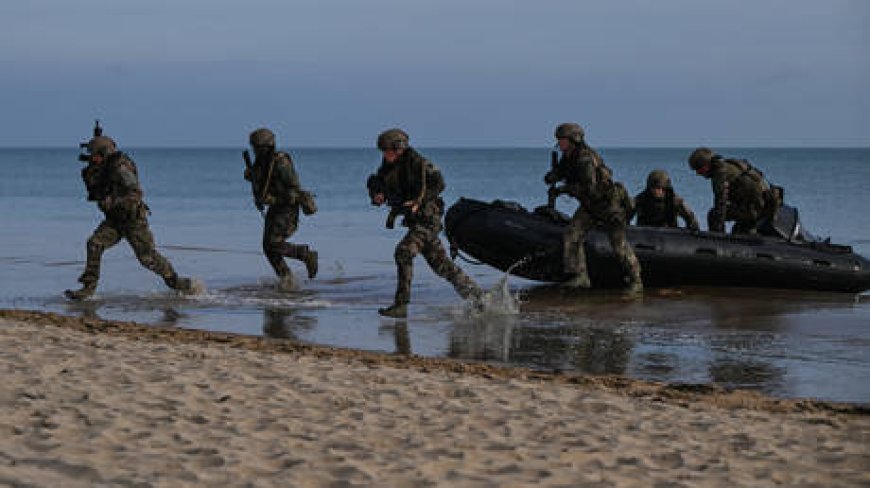 Macron calls for mobilization youth into French military