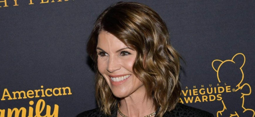 Lori Loughlin Reportedly Sees College Admission Scandal Ordeal As 'A Learning Experience'