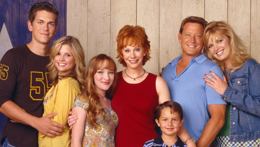 Reba McEntire's 'Happy's Place' Casts Another 'Reba' Alum in Key Role